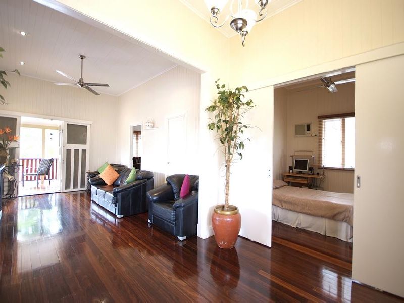 STUNNINGLY PRESENTED QLDER IN THE HEART OF CAIRNS... Picture 2