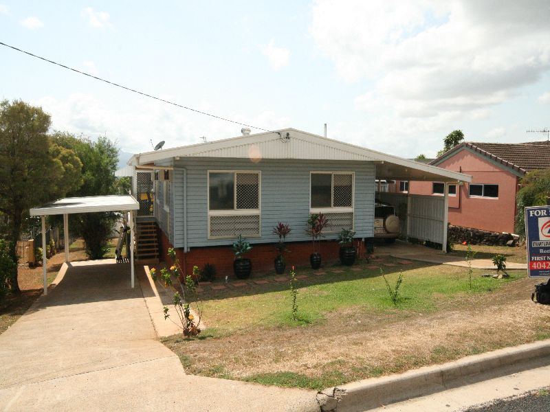 BAYVIEW BEAUTY WITH VIEWS AND A POOL!!!...OPEN SUNDAY 11 AM TO 12 NOON Picture 3