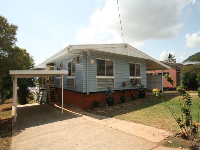 BAYVIEW BEAUTY WITH VIEWS AND A POOL!!!...OPEN SUNDAY 11 AM TO 12 NOON Picture 2