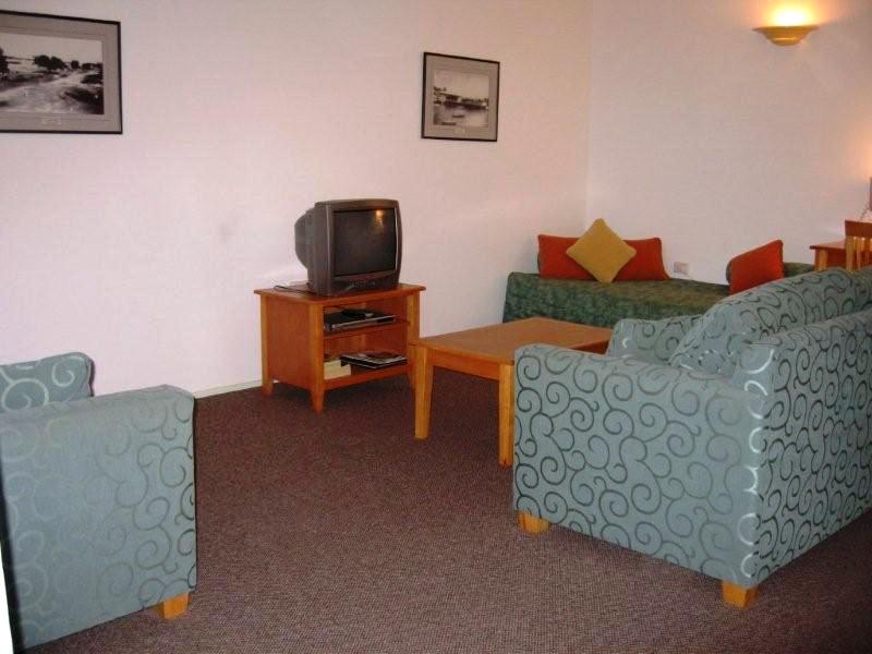 LITTLE BEAUTY IN GREAT LOCATION Picture 3