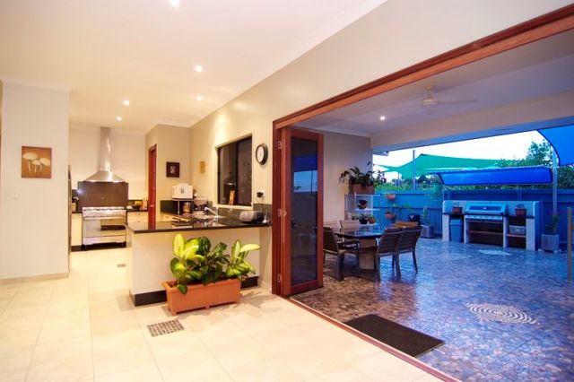 LIVE IN LUXURY, WORK IN STYLE Picture 3