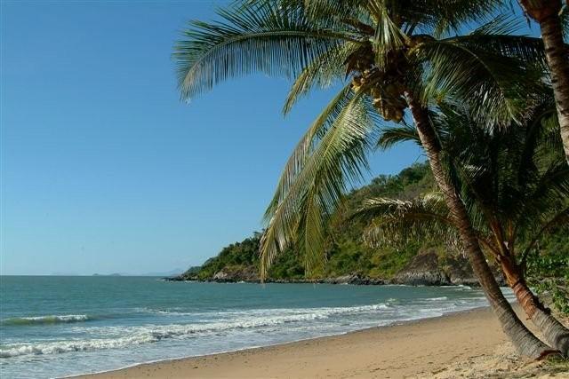 Beachfront in Beautiful Oak Beach Picture 3