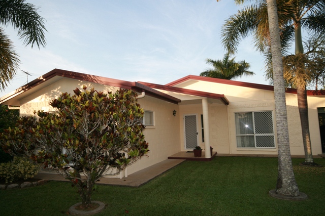 PRIVATE & SECURE FAMILY HOME Picture 2