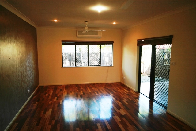 BE QUICK, THIS WON'T LAST LONG! Picture 1