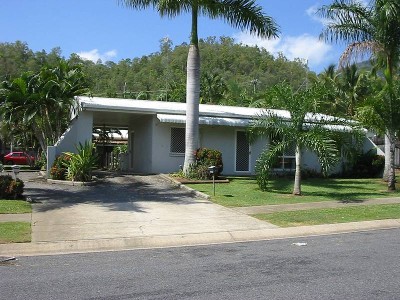 Villa with the Lot Picture