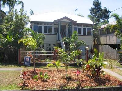 GORGEOUS HIGH-SET QUEENSLANDER Picture GORGEOUS HIGH-SET QUEENSLANDER Picture