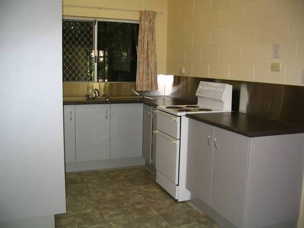 MANUNDA - Great 2 bedroom unit Picture 3