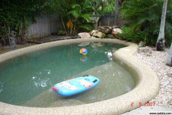 QUIET CLOSE - BRINSMEAD WITH A POOL Picture 2