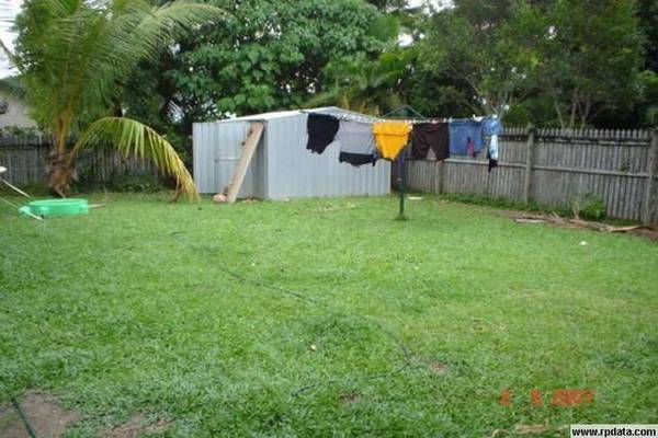 QUIET CLOSE - BRINSMEAD WITH A POOL Picture 3