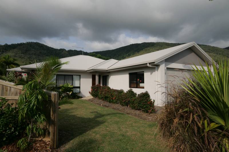 Beautiful Four Bedroom Home with Pool at Clifton Beach Picture 1