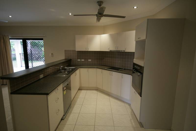 Beautiful Four Bedroom Home with Pool at Clifton Beach Picture 2