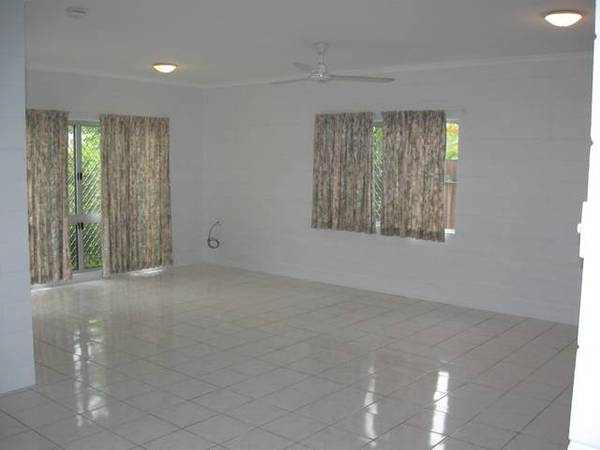 4 bedroom home Picture 2