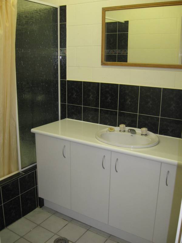 Large Fenced Yard Picture 2