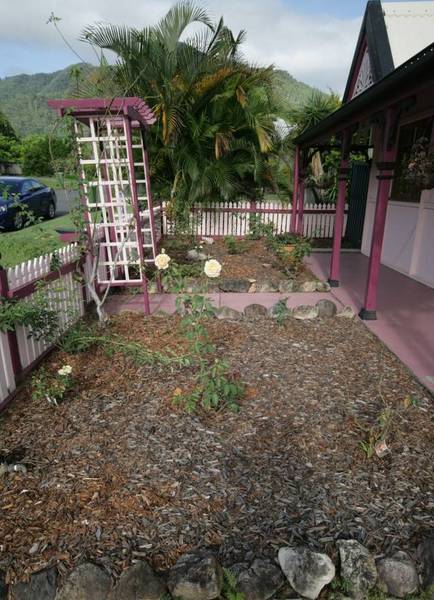 Pretty as a Picture - "Rose Cottage" Picture 3