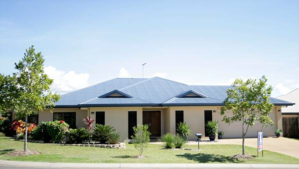 IMPECCABLY PRESENTED HOME - BUYERS MUST INSPECT - REDUCED Picture 2