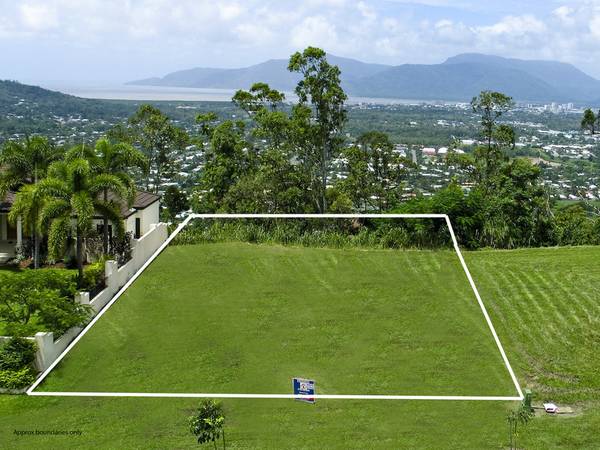 SOUTHERN OWNER MUST SELL - The Most Prestigous Allotment in Cairns Most Pretigous Address. Picture 2