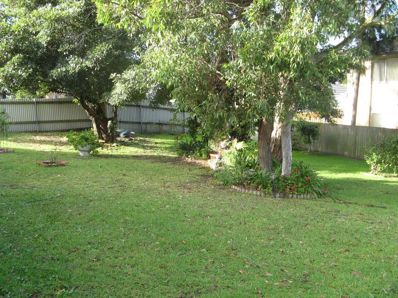 BRICK 3 BEDROOM HOME Picture 2