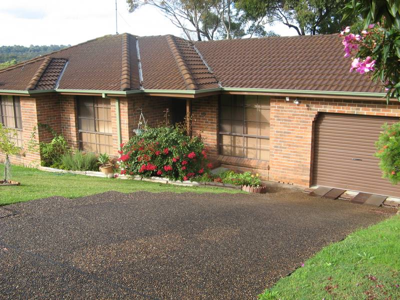 BRICK 3 BEDROOM HOME Picture 1