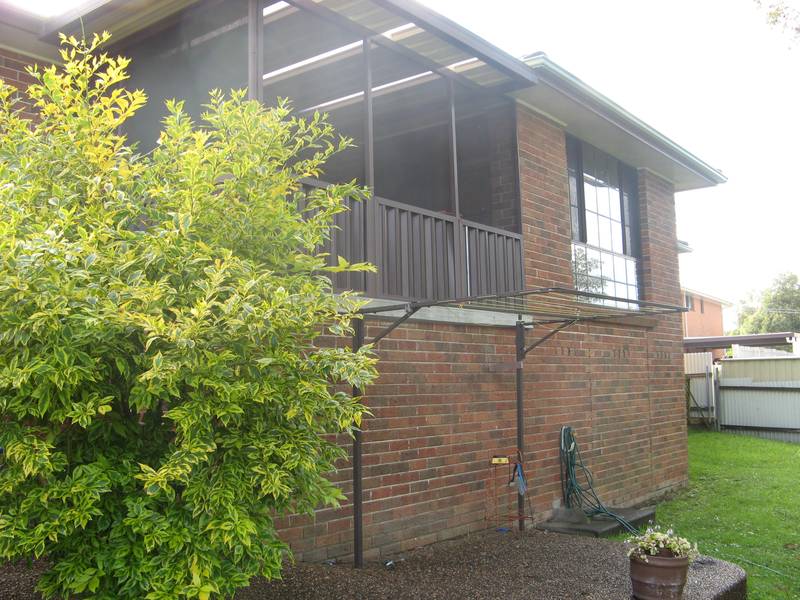 BRICK 3 BEDROOM HOME Picture 3