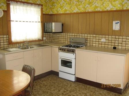 CONVENIENT LOCATION Picture 3