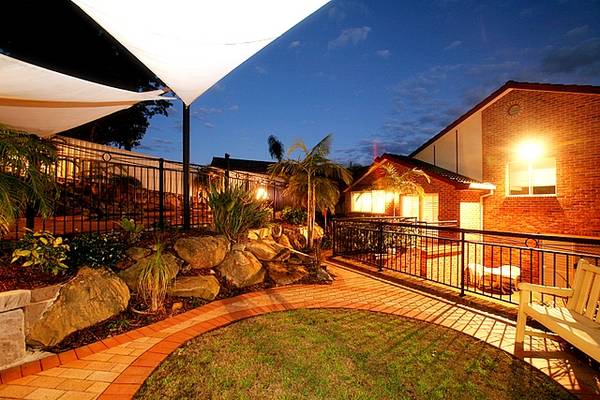 QUALITY BUILT RESIDENCE IN CUL DE SAC LOCATION Picture 1