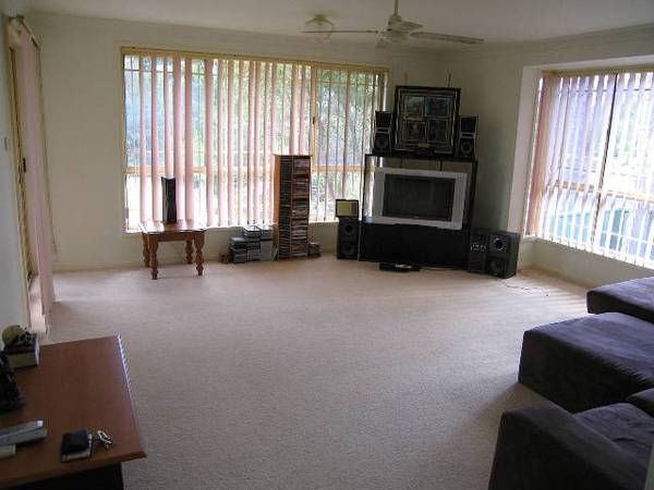 LARGE FREESTANDING TOWNHOUSE IN SILVER STREAM Picture