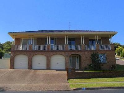 LOOKING FOR ROOM TO MOVE? Picture