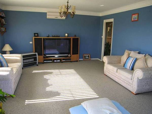 LOOKING FOR ROOM TO MOVE? Picture 2