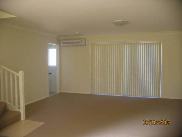 IMMACULATE TOWNHOUSE Picture