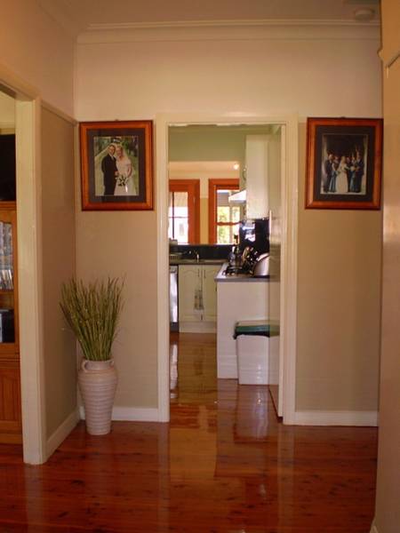 SO MUCH TO OFFER! Picture 3