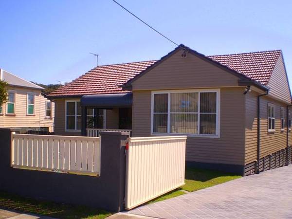 SO MUCH TO OFFER! Picture 1