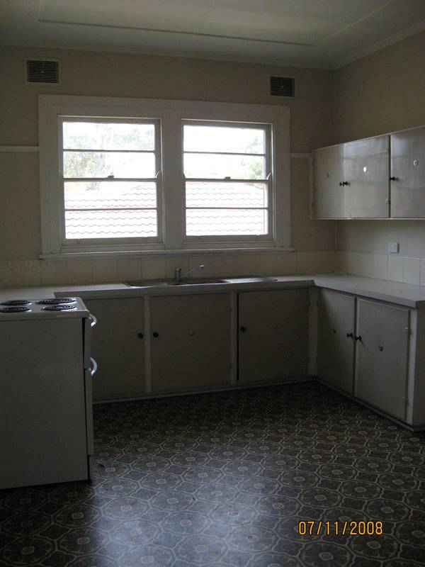 TIDY 2 BEDROOM HOME Picture 2