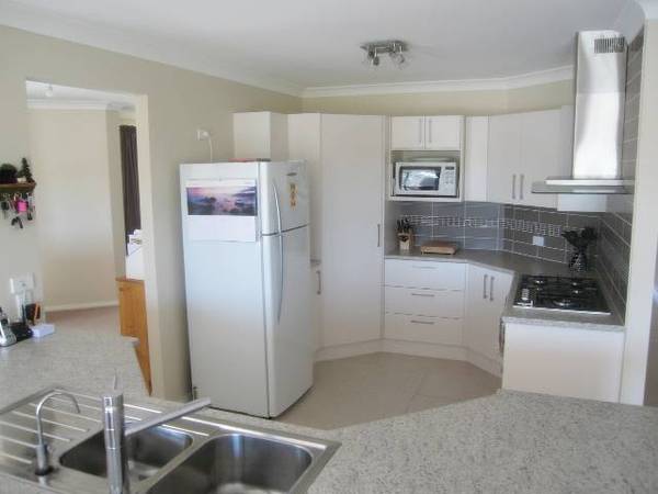 STUNNING NEW HOME! Picture 2