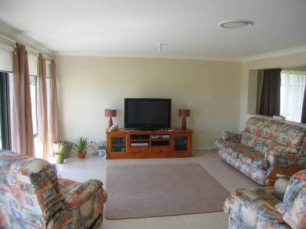 STUNNING NEW HOME! Picture 3