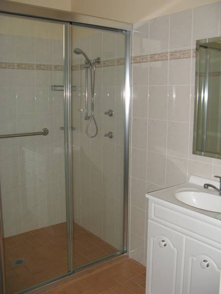 CONVENIENT LOCATION Picture 2