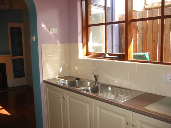 BEAUTIFULLY RENOVATED TERRACE Picture 2