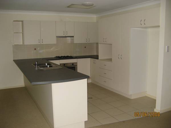 IMMACULATE EXECUTIVE TOWNHOUSE Picture 3