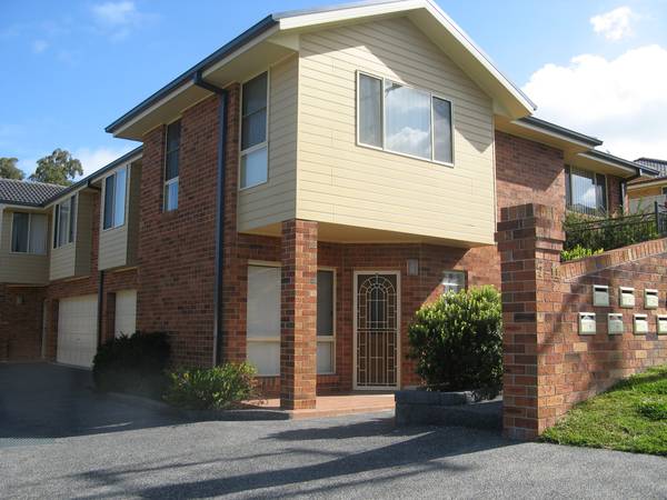 IMMACULATE EXECUTIVE TOWNHOUSE Picture 1