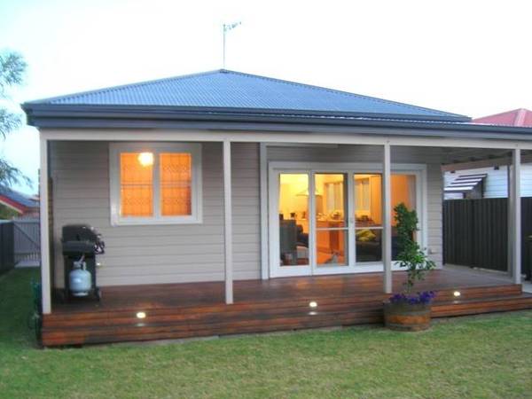 STYLE & CHARM UNITE! Picture 3