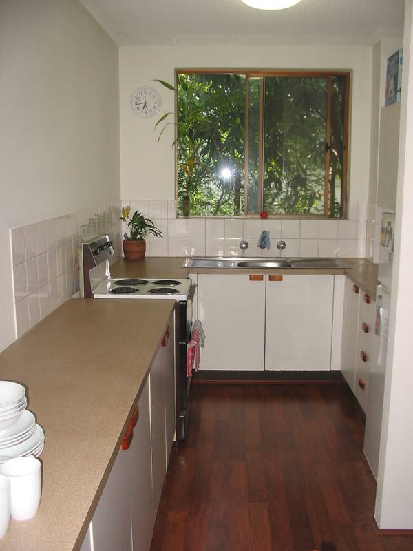 MODERN 2 BEDROOM APARTMENT Picture 2