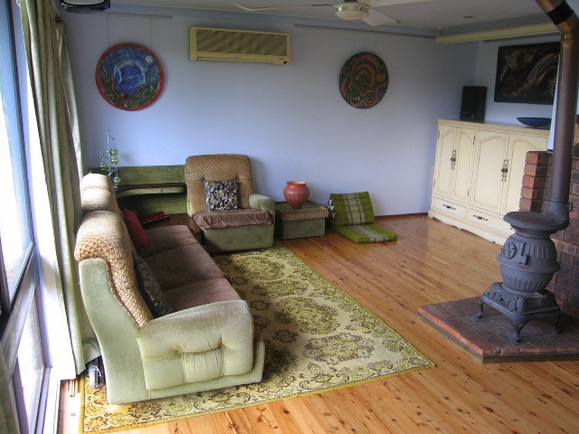 TUCKED AWAY WITH VIEWS Picture 3