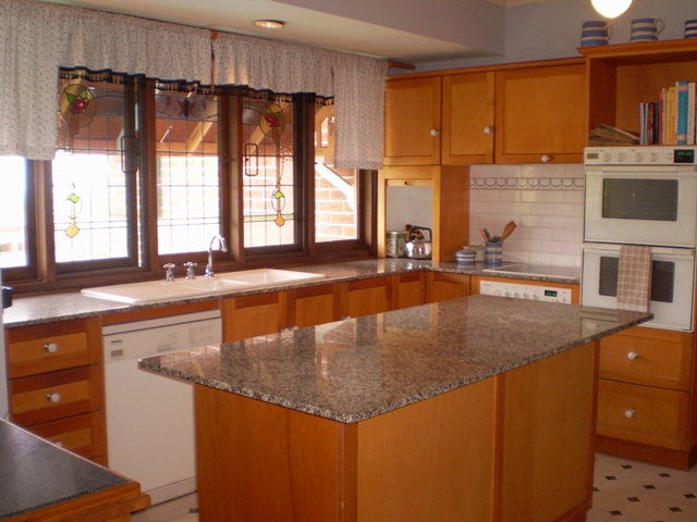 AUCTION CANCELLED - ARCHITECT DESIGNED & MASTER BUILT Picture 3