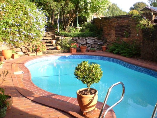 AUCTION CANCELLED - ARCHITECT DESIGNED & MASTER BUILT Picture 2