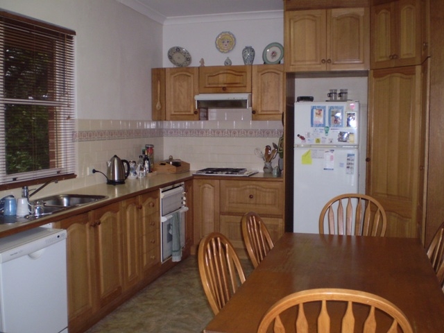 FULLY FURNISHED FAMILY HOME - CLOSE TO JOHN HUNTER HOSPITAL Picture