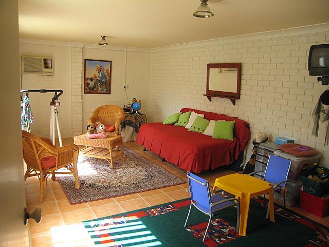 LOVELY FAMILY HOME IN A PEACEFUL SETTING Picture 2