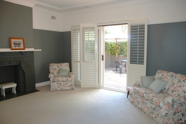 'HILLCREST' - RESTORED & RENOVATED HOME IS A TIMELESS APPROACH TO CLASSIC TRADITIONALISM. Picture 3