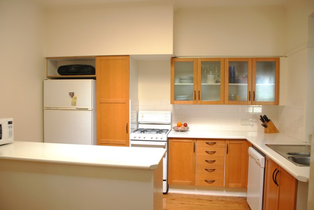 'HILLCREST' - RESTORED & RENOVATED HOME IS A TIMELESS APPROACH TO CLASSIC TRADITIONALISM. Picture 2