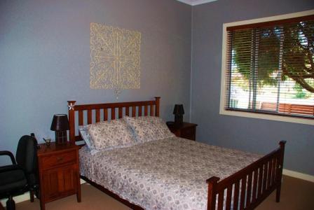 STYLISHLY RENOVATED Picture 2