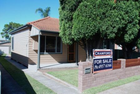 STYLISHLY RENOVATED Picture 1