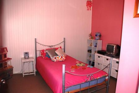 STYLISHLY RENOVATED Picture 3